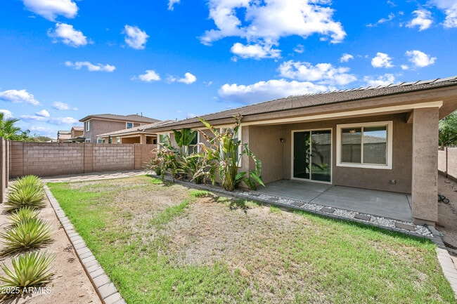 Building Photo - 2414 E Hazeltine Way