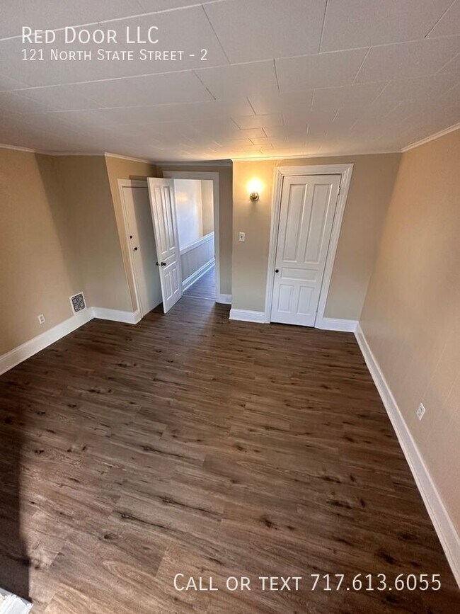 Building Photo - 121 N State St