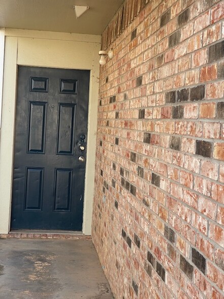 Building Photo - 2527 Pascal Ct