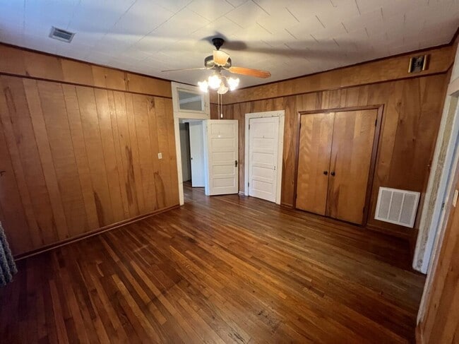 Building Photo - Spacious 5-Bedroom Home in Prime Zachary Location