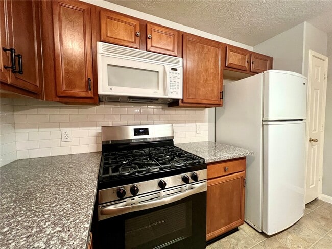 Building Photo - 6415 Mountain Pines Ln