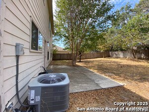 Building Photo - 5911 Twin Oaks Dr