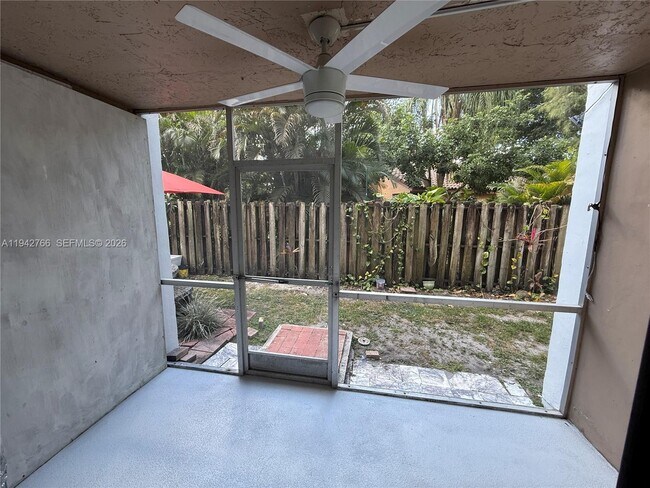 Building Photo - 9470 Live Oak Pl