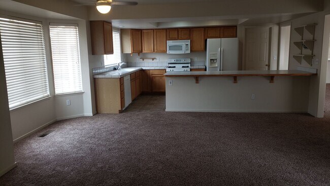 Building Photo - ONLY $2,550 PER MONTH FOR THIS SPACIOUS RANCH STYLE HOME -  2056 SQ FT / 3BDRM/2BATH/3GARAGE ON O...