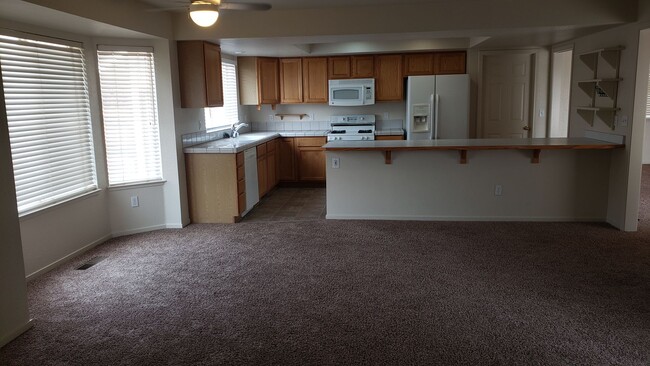 Building Photo - ONLY $2,850 PER MONTH FOR THIS SPACIOUS RANCH STYLE HOME -  2056 SQ FT / 3BDRM/2BATH/3GARAGE ON O...