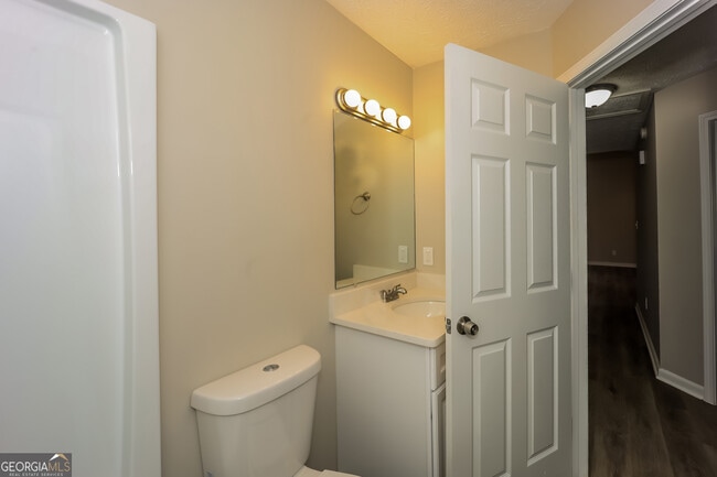 Building Photo - 252 Windemere Way