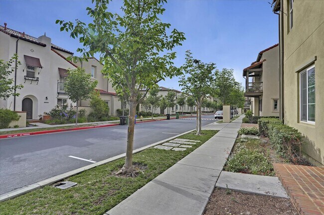 Building Photo - For Rent: Spacious 4BR/3.5BA Newer Home in...