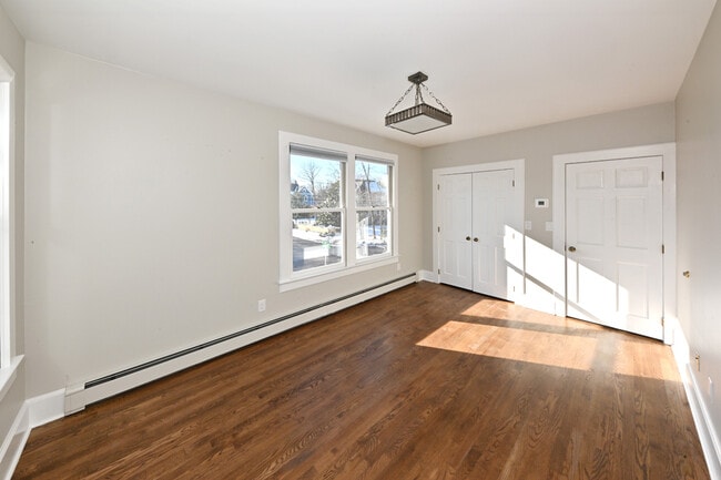 Building Photo - 62 Elm St