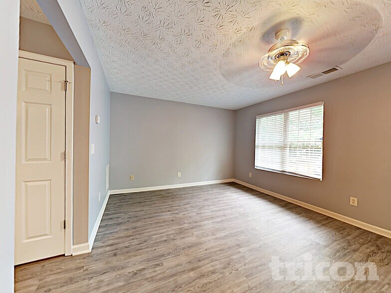Building Photo - 418 Whippet St