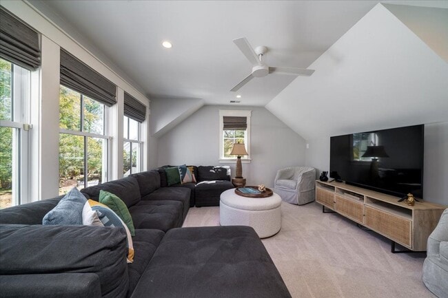 Building Photo - Fully Furnished Home In The Groves