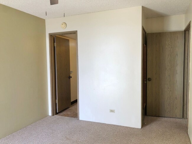 Building Photo - Century West 2 bedroom 2 bathroom 1 covere...
