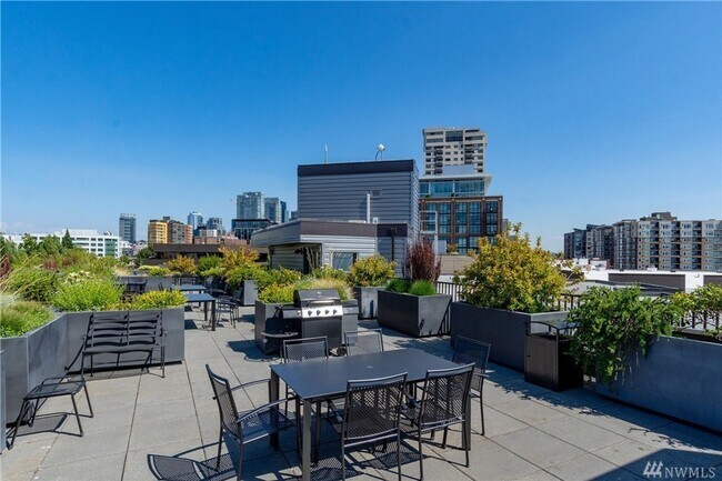 Building Photo - Spacious 1bd/1.5ba Condo in Belltown!
