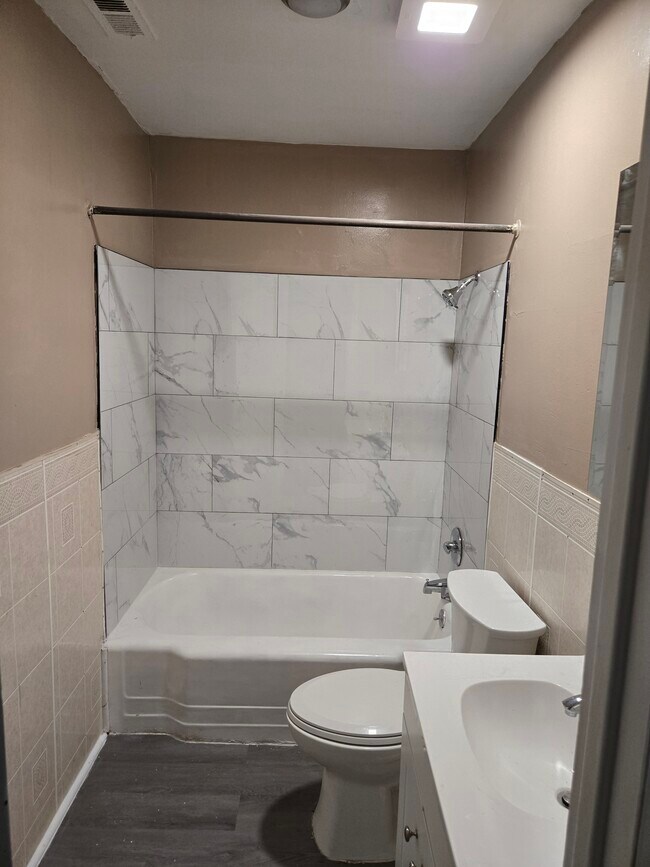 Building Photo - 306-311 11th Ave NW