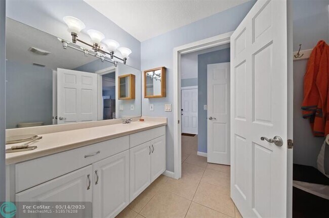 Building Photo - 4255 NE Sunset Dr