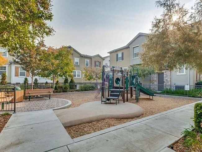 Building Photo - SAN JOSE-beautiful  townhome with tandem two car garage, newer construction