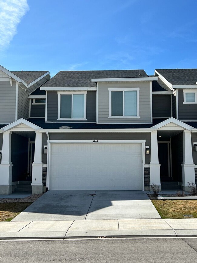 Building Photo - 4 Bedroom 3 Bath FOR RENT FINISHED BASEMENT
