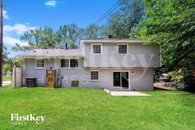 Building Photo - 2315 Briargrove Dr
