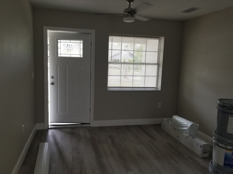 Building Photo - 2642-2648 Michigan Ave