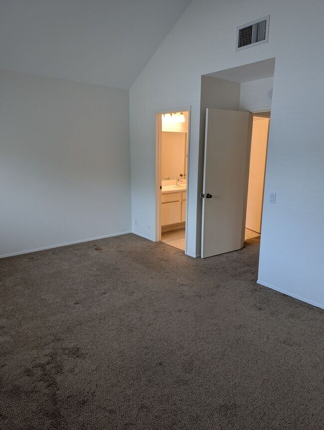 Building Photo - 3 Bed/2 Bath Townhome in Poway