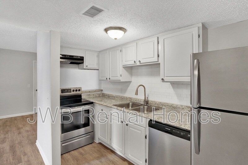 Building Photo - 10825 Key Haven Blvd