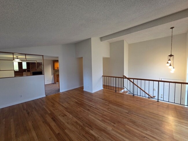 Building Photo - 2136 N 187th St