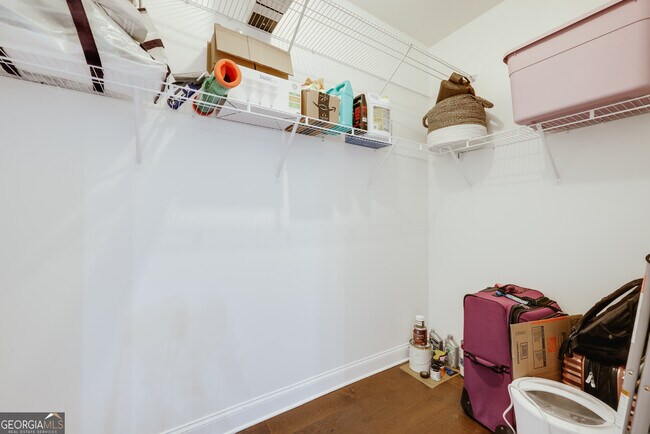 Building Photo - 499 Little Oak St