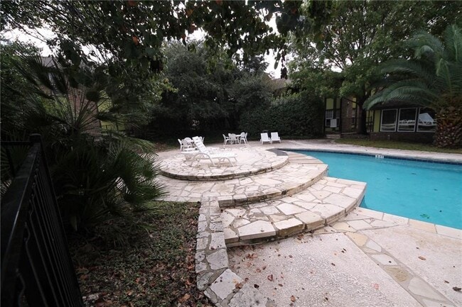 Building Photo - 7685 Northcross Dr