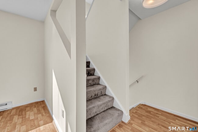 Building Photo - 925 Oronoke Rd