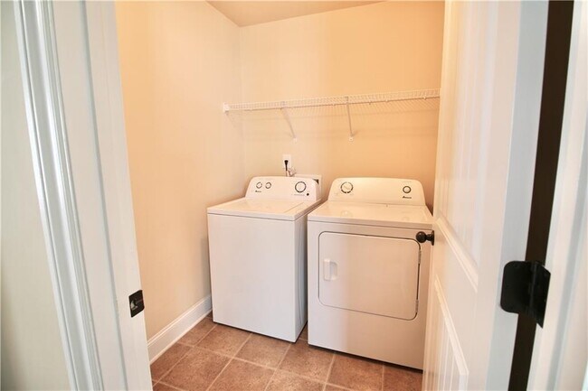 Building Photo - 1143 Park Hollow Ln NE