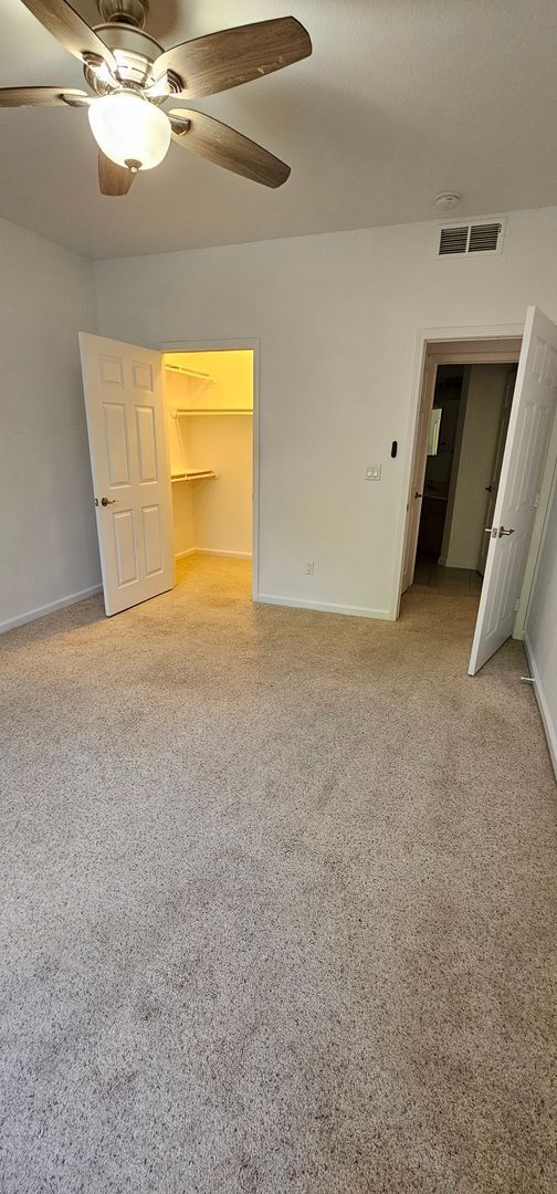 Building Photo - TANAMERA CONDOMINIUMS 1 bed 1 bath 1 car g...