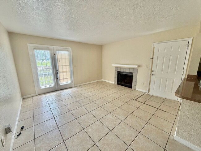 Building Photo - 2550 N Alafaya Trail