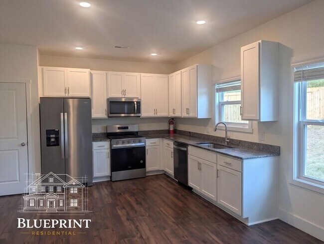 Building Photo - 2024 build, great neighborhood, stainless appliances, granite countertops!