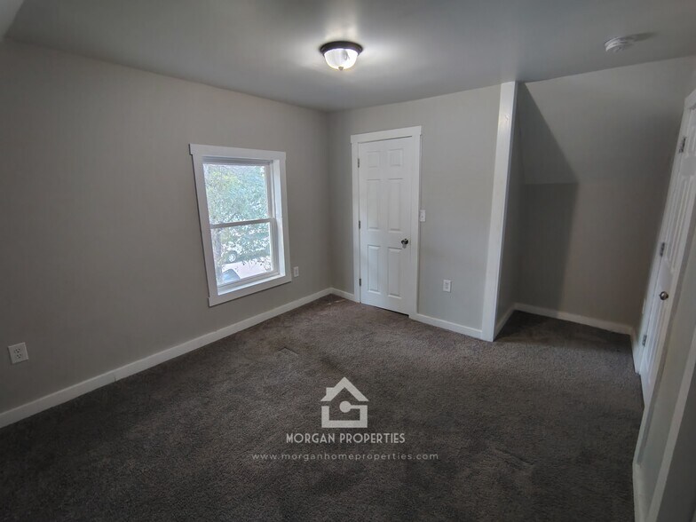 Building Photo - 2208 Hendricks St