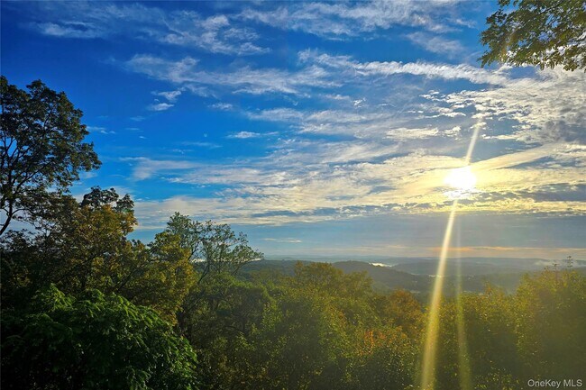 Building Photo - 26 Summit Cir Dr