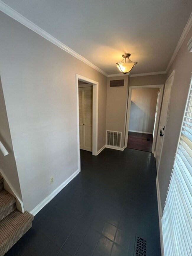 Building Photo - 2805 Foxcroft Rd