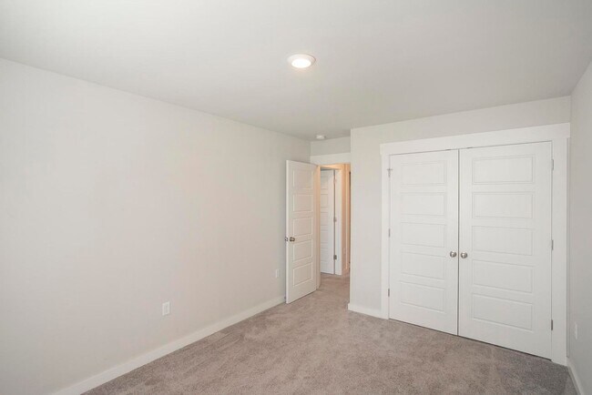 Building Photo - 517 Swanholme Dr
