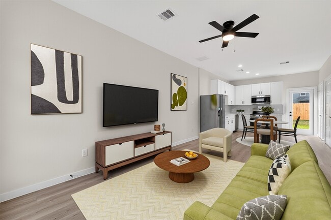 Building Photo - 5523 Haight St