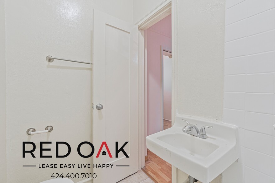 Building Photo - 400 S Kenmore Ave