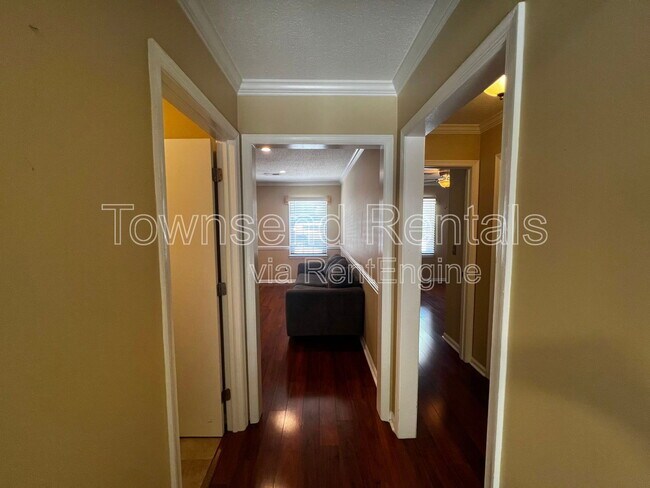 Building Photo - 202 Woodside Ave