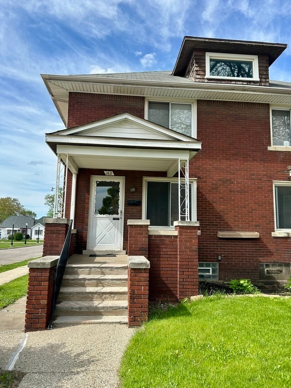 Primary Photo - 162 Labadie St