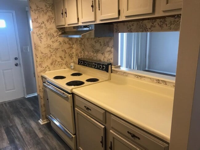 Building Photo - 2500 Warsaw Ave