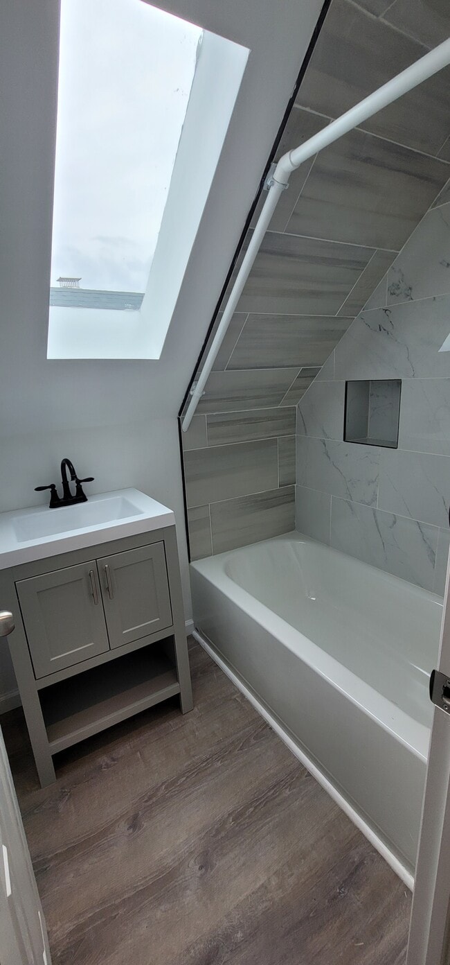 Building Photo - 16 Ayer Pl