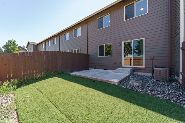 Building Photo - ASK ABOUT AUGUST MOVE IN SPECIAL 3 Bedroom...
