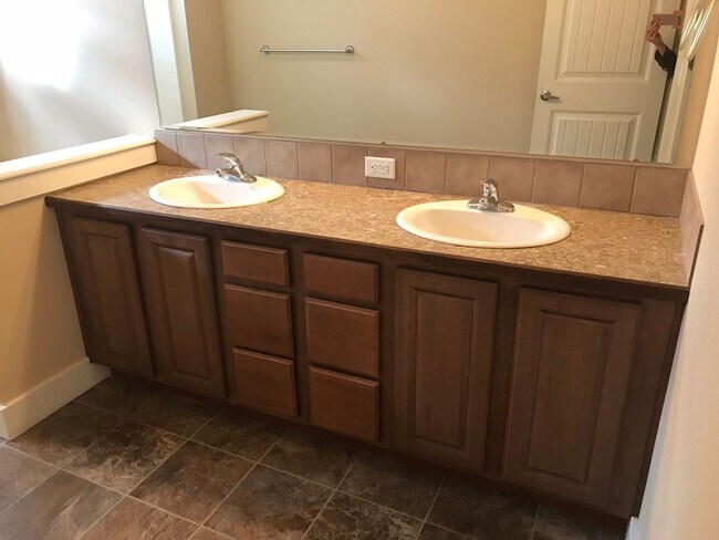 Building Photo - 9851 W Rosecroft Ct