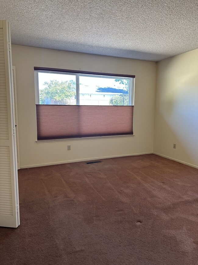 Building Photo - 175 Oak Island Dr