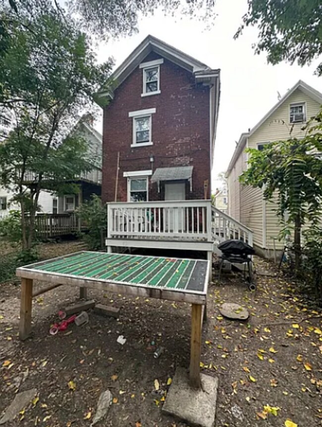 Building Photo - 5 Bedroom House Available Next to UC Campus