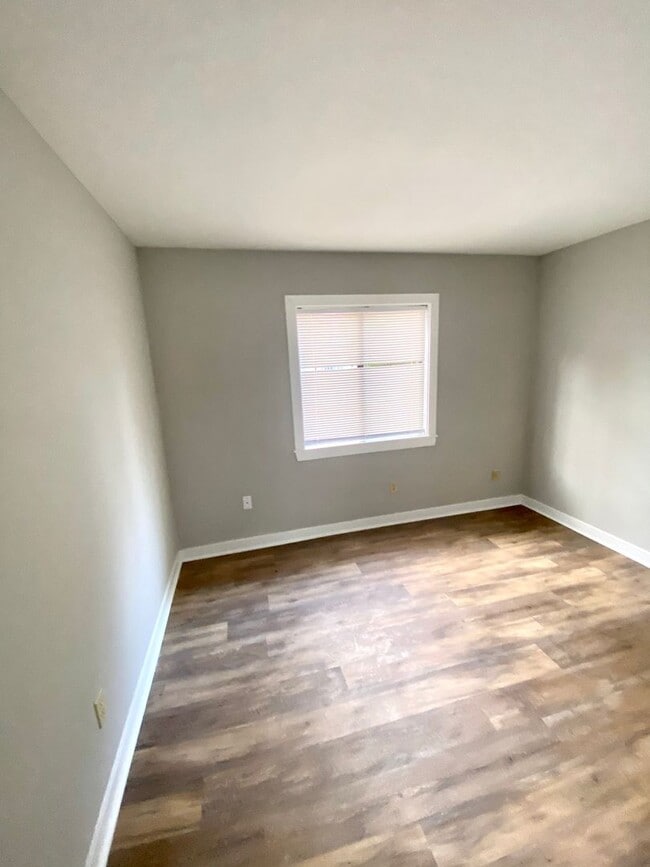 Building Photo - Beautiful condo
