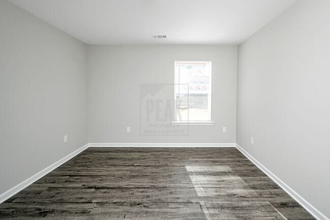 Building Photo - $1650! Beautiful 3Bed 2Bath in newly built Woodland Circle! Tour today