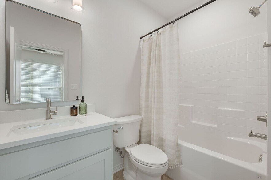 Building Photo - Brand New 6 Bed, 6.5 Bath, 3 Story Townhomes w/ Bonus Room & Balcony!