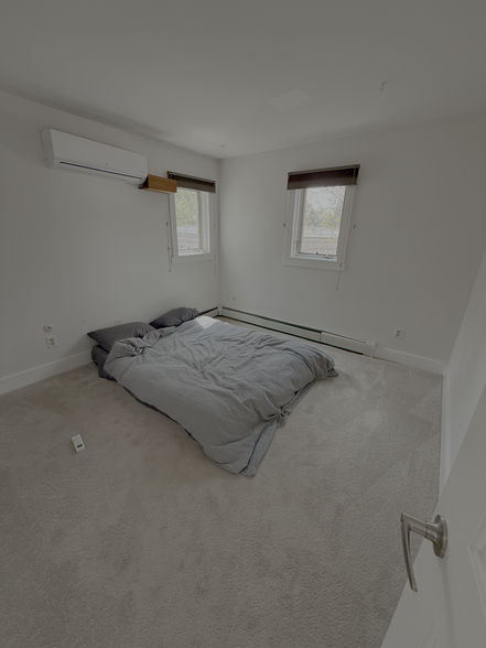 upstairs room - 4626 MacArthur Ln